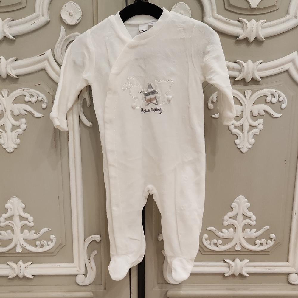iDO White Baby Velour One-Piece Footed Romper Size 6 Months